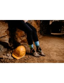 Fröhliche Sockenhöhle