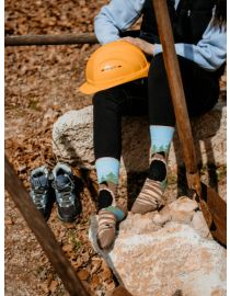 Fröhliche Sockenhöhle