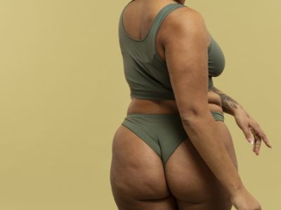 Anti-Cellulite- und formende Kleidung: Leggings, Caprihosen, Shorts und Tanktops für den Alltag