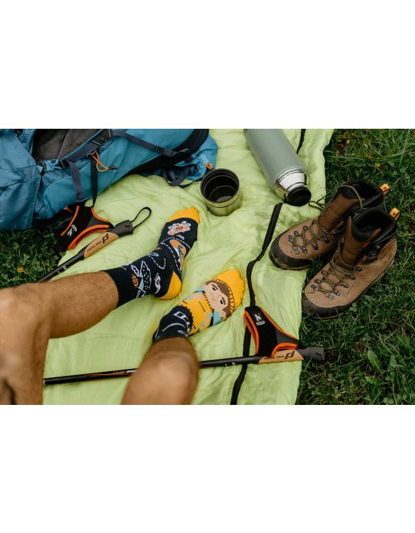 Fröhlicher Socken-Tourist