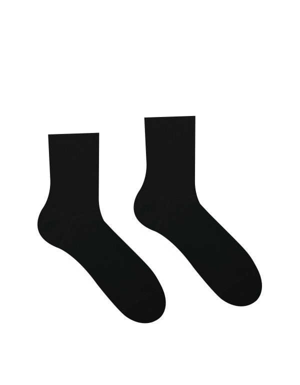 Klassische schwarze mittelhohe Socken